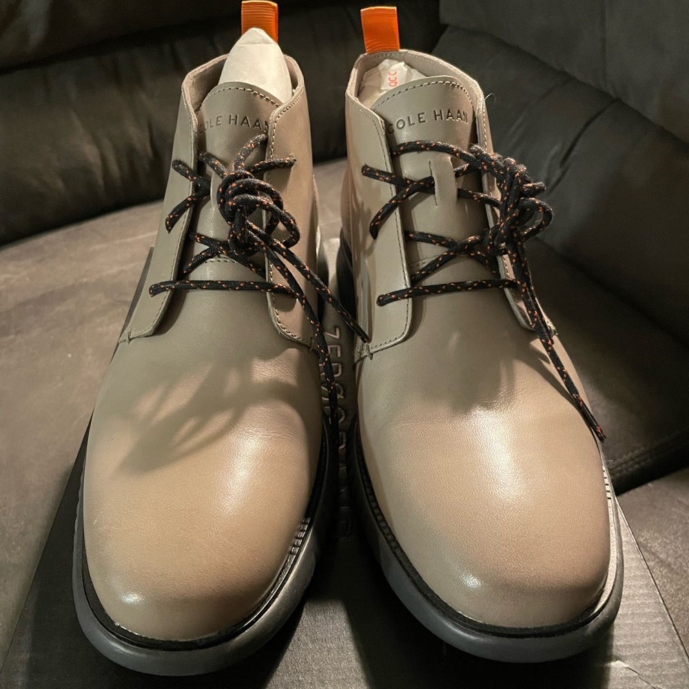 Cole Haan Men's 2.ZERØGRAND Chukka Boot size 10.5M Rock Ridge leather/Magnet